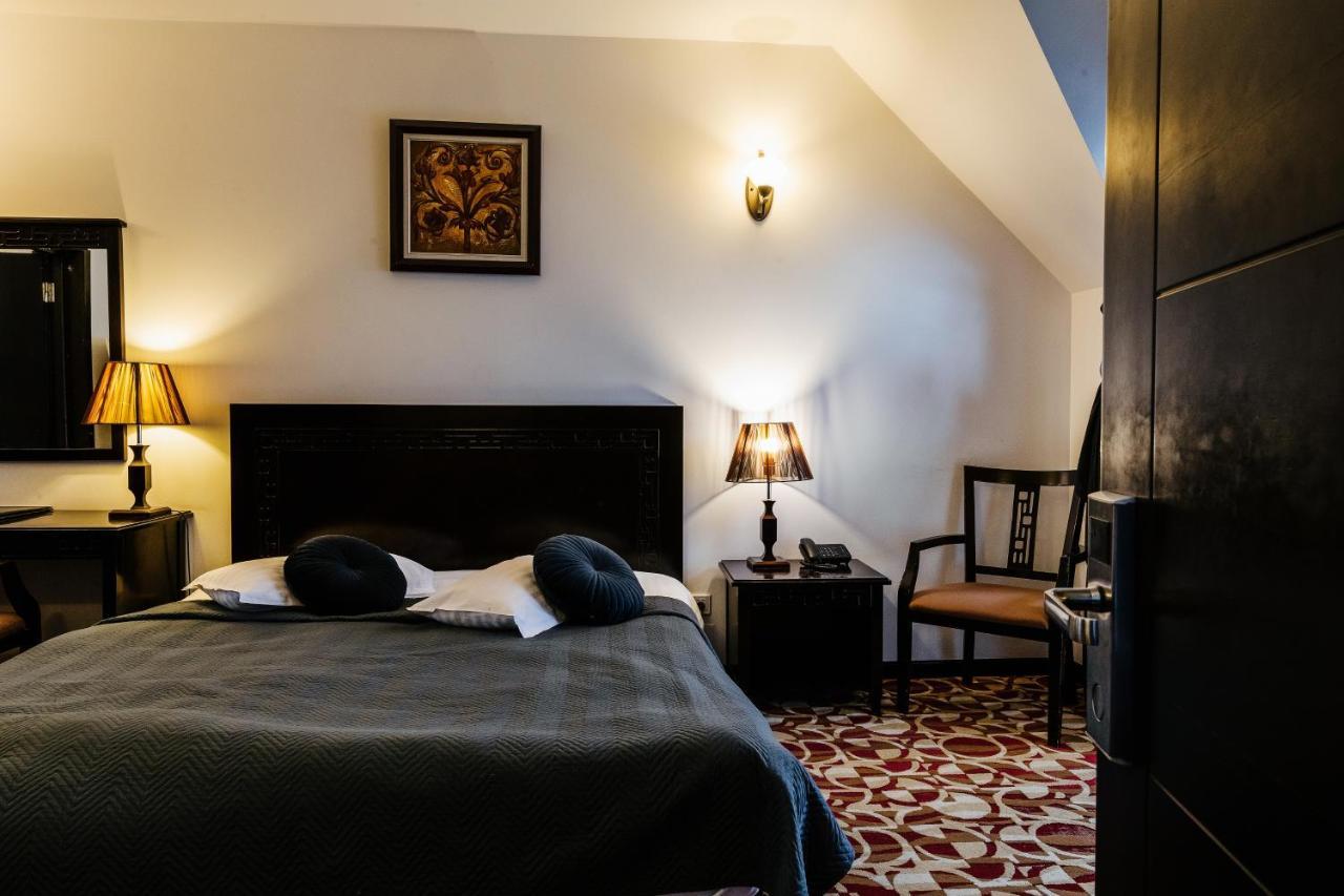 Contele Vladimir Hotel Бран Екстериор снимка