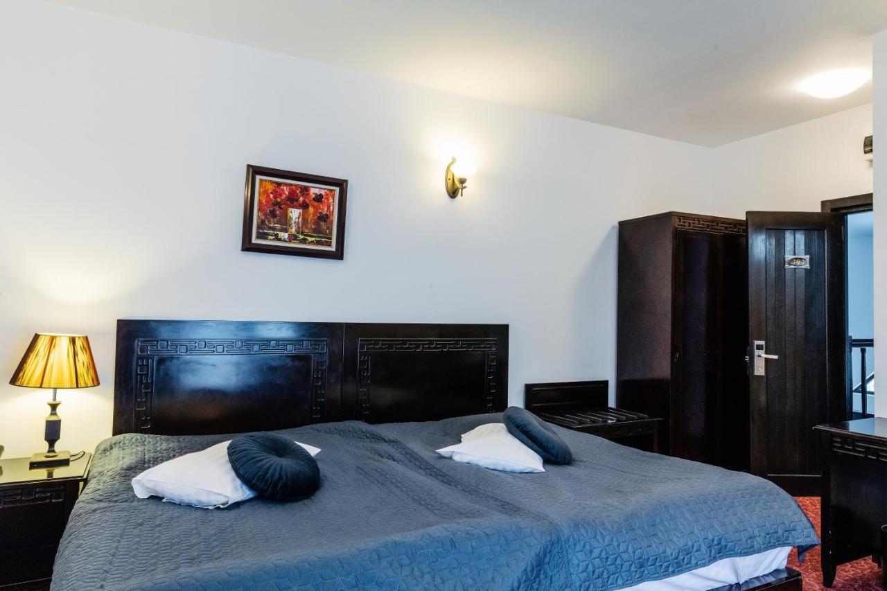 Contele Vladimir Hotel Бран Екстериор снимка