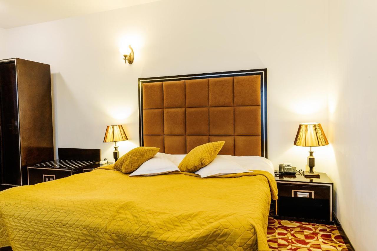 Contele Vladimir Hotel Бран Екстериор снимка