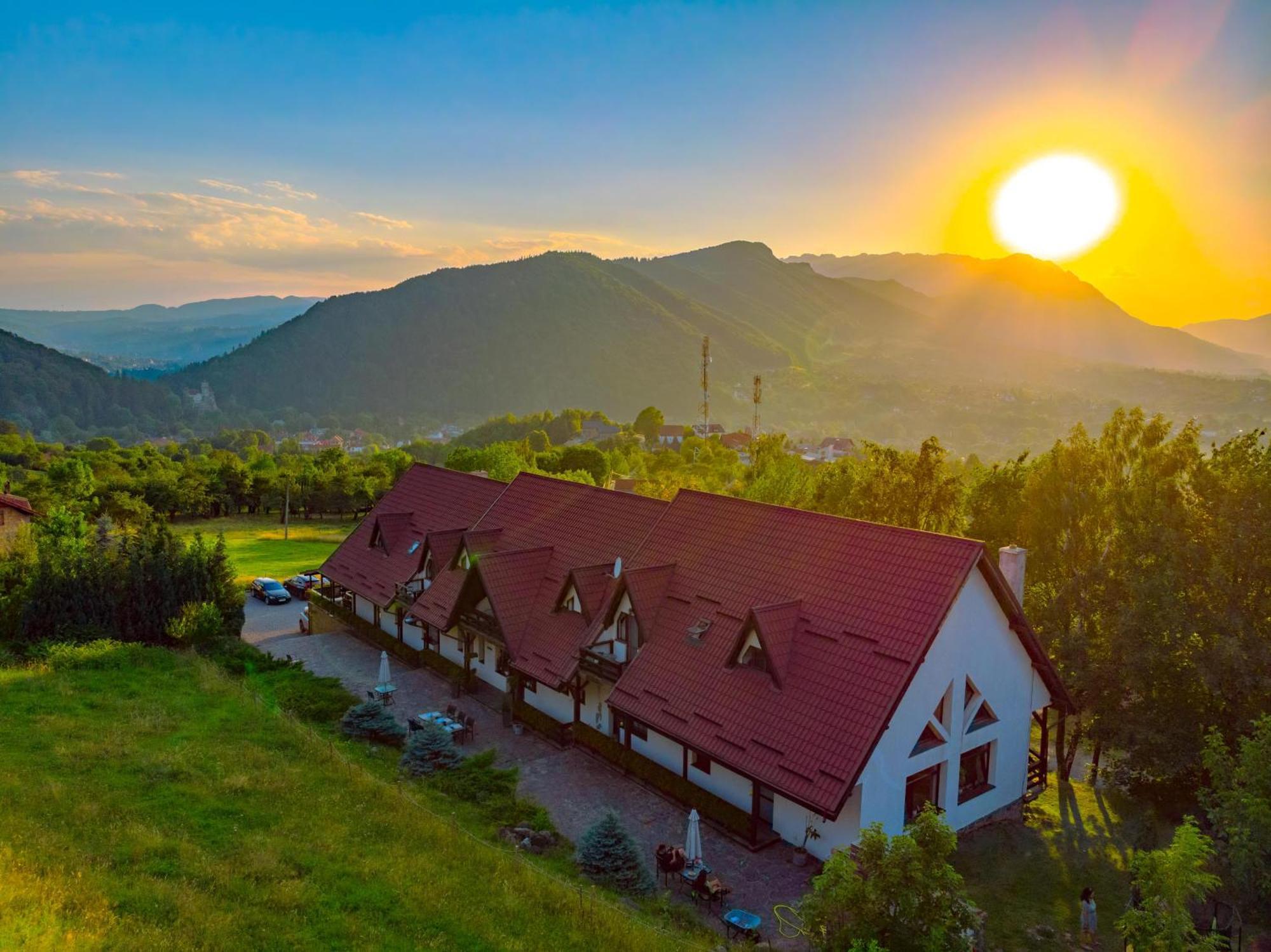 Contele Vladimir Hotel Бран Екстериор снимка